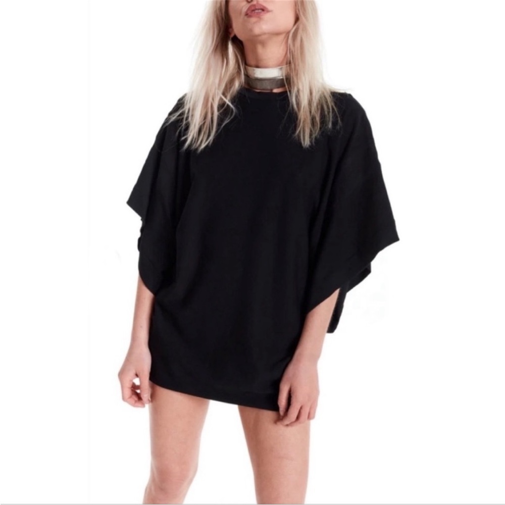 NINObrand Liv Zip Shoulder Batwing Top in Black 3